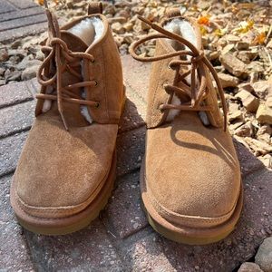 Men’s UGG Neumel Boots size 10 NWOT